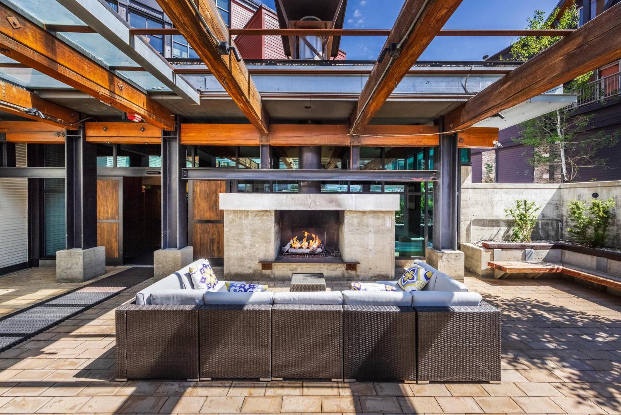 Main & Sky Villa Park City Exteriör bild